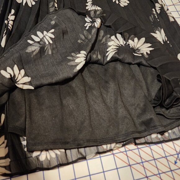 Halogen daisy print sleeveless pleated maxi dress Missing Button Large - Picture 4 of 12